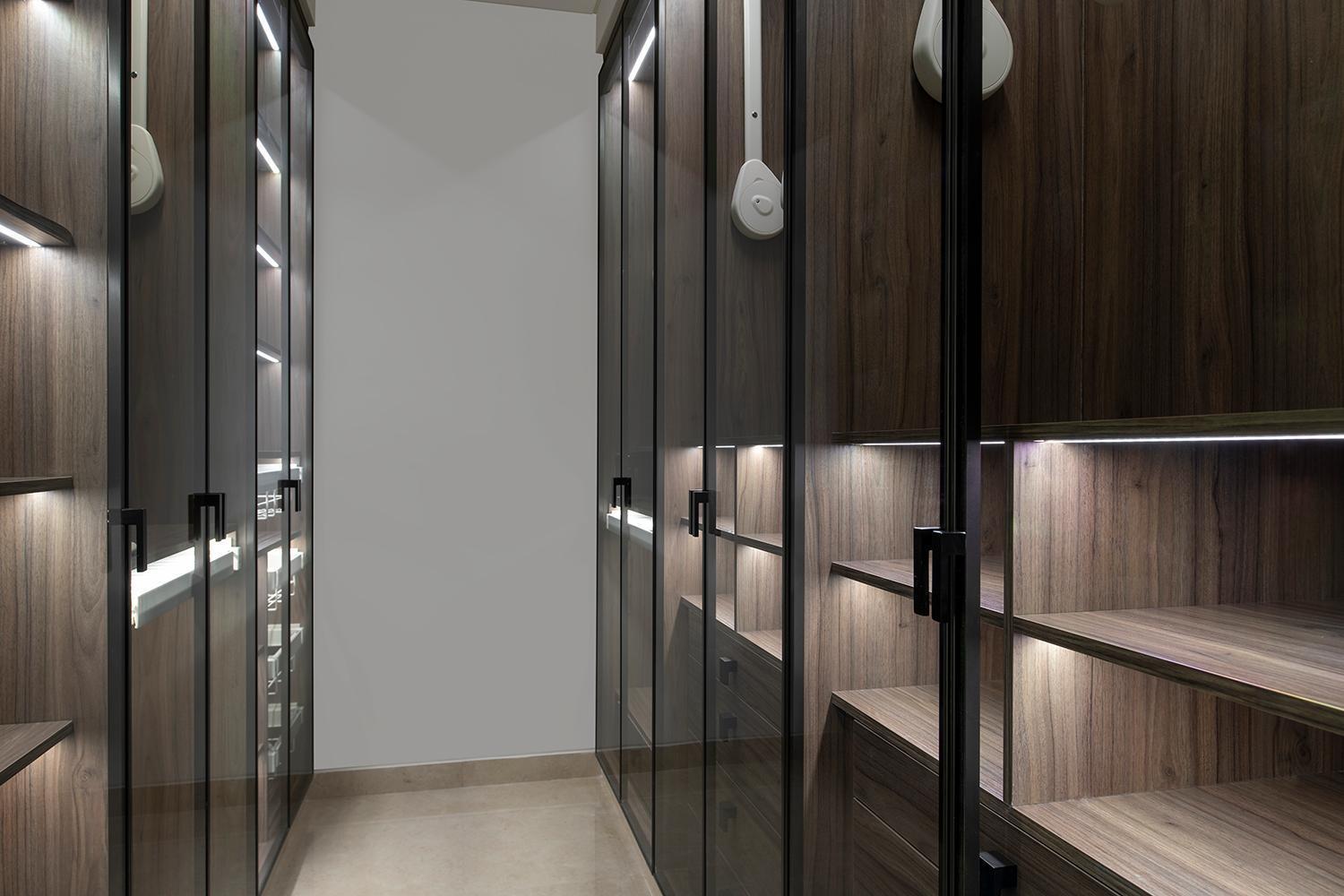 Banyan Tree Doha At La Cigale Mushaireb Room photo A walk-in closet